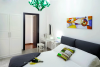 Camera Lux con arredamento contemporaneo