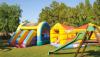 Parco giochi bambini nel villaggio 