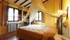 Camera Casolare con letto a baldacchino in Umbria