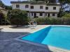 Piscina e solarium villa-vacanze fronte mare Paestum 