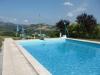 Piscina agriturismo appartamenti per famiglie Acqualagna