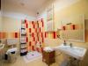 Bagno attrezzato con biancheria 