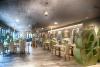 Enorme sala ristorante con cucina piatti tipici