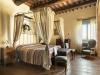 Letto king size a baldacchino in suite