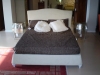 letto matrimoniale imbottito bianco