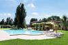 Resort Spa con piscina esterna immersa nel verde