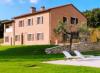 Appartamenti con piscina esterna a Montoro