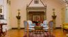 L'elegante sala di lettura del Castello 