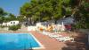 ampia-piscina-solarium hotel 3 stelle Peschici