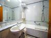 Bagno Privato con Vasca in Family Room