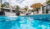 Piscina con Cascata in Sardegna-Blu Boutique