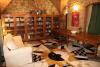 Suite Gialla soggiorno pavimento marmo relais Calenzano