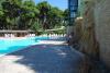 Piscina Esterna Attrezzata con Docce