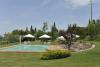 Piscina esterna e panorama vicino al Trasimeno