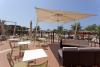 bar resort con vista piscina 