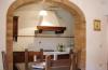 Dettaglio cucina e zona pranzo