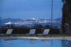 Resort in campagna, vista su Assisi