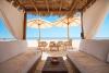 Romantici gazebo sulla spiaggia villaggio in Egitto 