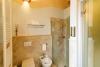 Elegante bagno in Hotel 4 stelle nel Salento