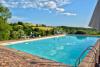 Piscina e solarium casale San Venanzo-Umbria