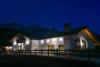 Esterno notturno dell'Hotel Ristorante vicino Bormio