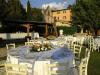 Ristorante allestito a bordo piscina sotto Assisi