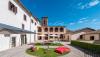 Cortile hotel a Cascia dove rilassarsi 