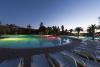 Piscina olimpionica del villaggio con solarium	