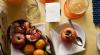 Colazioni con prodotti e frutta della casa