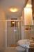 Bagno camera con ampio box doccia