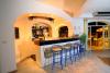 Bar interno all'hotel con Piscina