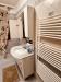Bagno con Doccia e arredobagno