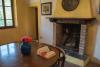 Sala da pranzo con Camino appartamenti in Umbria
