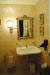 Bagno con Specchio in Villa di Lusso