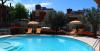 Piscina esterna attrezzata con Sdraio e Ombrelloni