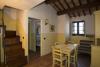 Salone appartamenti con tavolo e divano