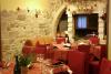 Sala ristorante con camino Hotel Abruzzo