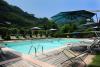 Piscina esterna con Lettini e Ombrelloni