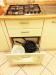 Cucina con stoviglie in suite ad Assisi