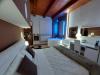 Camera con idromassaggio rotondo all'interno 