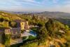 vista della villa-vacanza con spa, piscina e idromassaggio