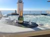 Idromassaggio Jacuzzi con Bottiglia di Champagne