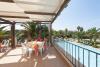 Villaggio con aperitivi a bordo piscina