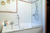 Camera con bagno con vasca idromassaggio