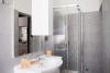 Regina1 Bagno con doccia e lavatrice