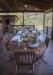 Patio esterno con tavolo in villa a Castellabate