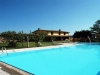 ampia piscina privata