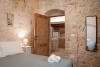 Trullo con camera, cucina, soggiorno e piscina, Bari