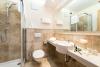 Bagno in camera con box doccia