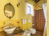 Bagno privato con doccia a muro